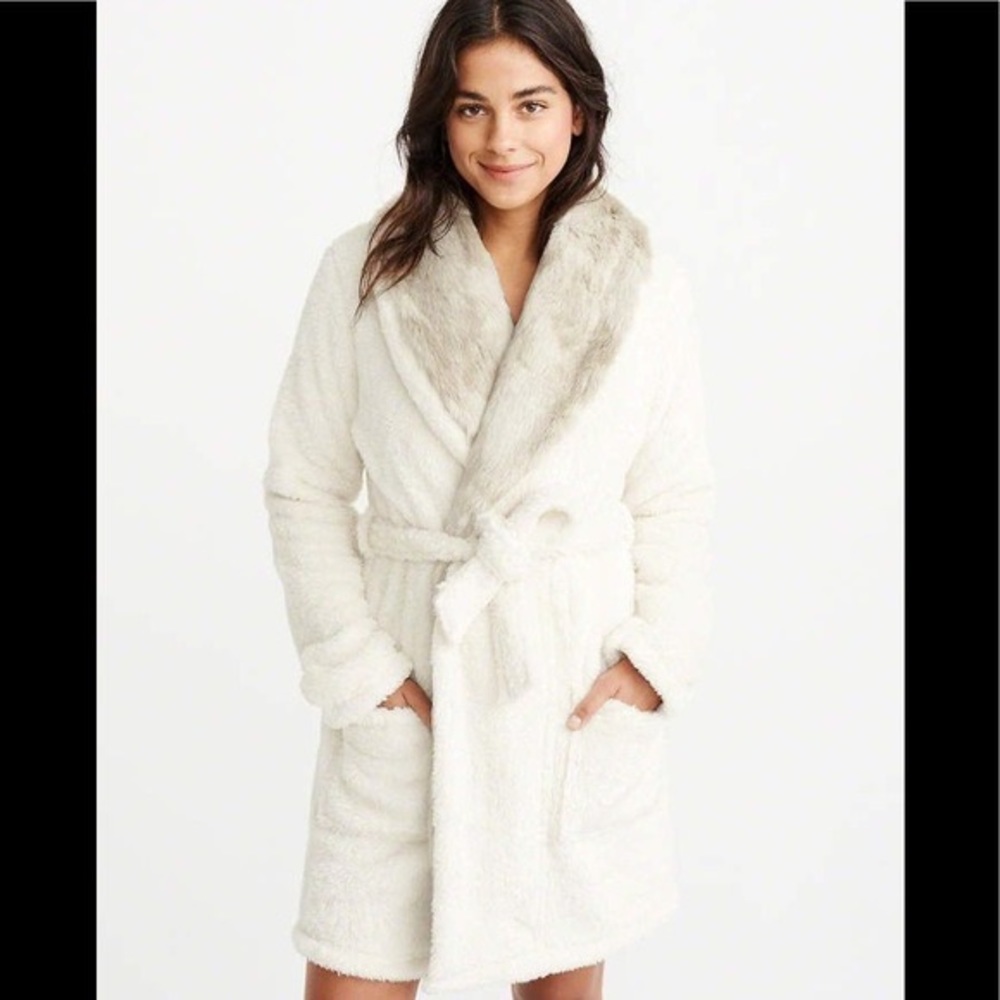 Abercrombie & Fitch Sleepwear White Tan Robe XS/S BNWOT